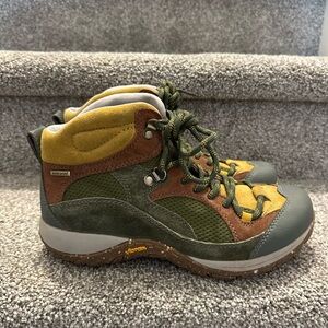 Dansko Women's Posy Waterproof Hiker Size 39/8-8.5
